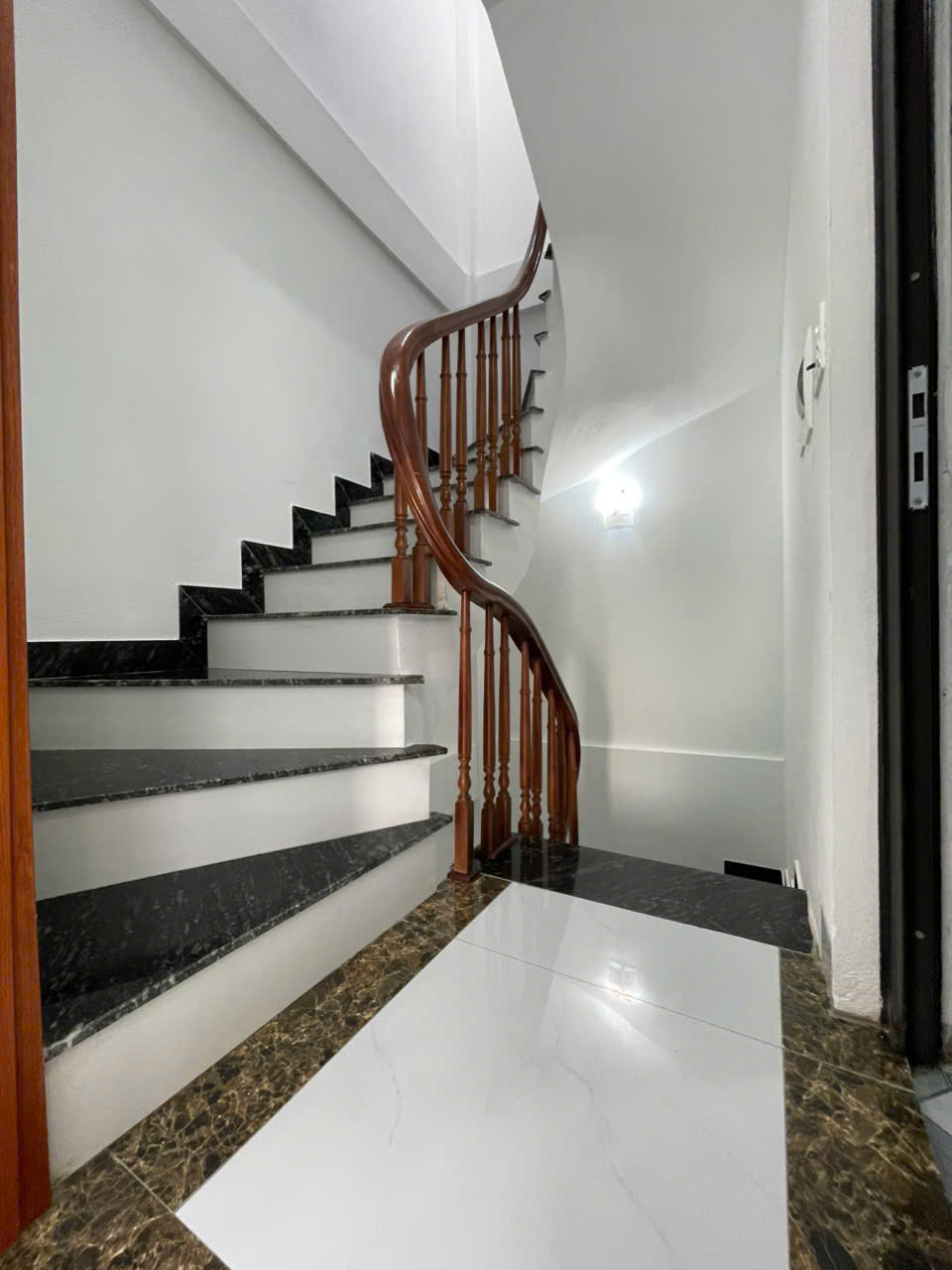 Bán nhà 5 Tầng mới KingKoong tại thị trấn Chúc Sơn Phường Chương Mỹ HN Bán nhà 5 Tầng mới KingKoong tại thị trấn Chúc Sơn Phường Chương Mỹ HN